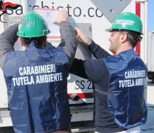 Smaltimenti illeciti di rifiuti tessili: i Carabinieri del NOE di Firenze operano perquisizioni e sequestri in Toscana, Lombardia e Campania.