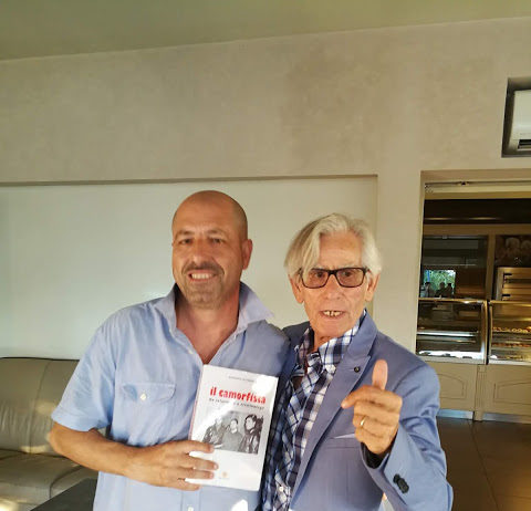 Questa notizia è emblematica di come funziona l’informazione in Italia, cioè una chiavica.Il fatto è questo statemi a sentire.