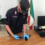 CAPUA (CE): I CARABINIERI FORESTALE DELLA STAZIONE DI CASERTA RINVENGONO ARMA PER SOFTAIR CARICA E FUNZIONANTE NEL BOSCO