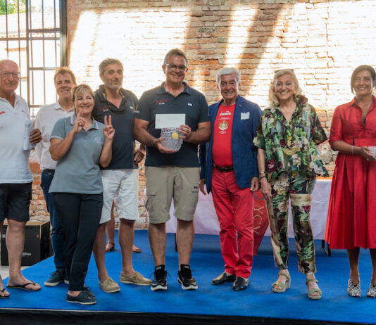 Naïf (1973) di Ivan Gardini festeggia i suoi primi cinquant’anni dal varo aggiudicandosi l’Overall del X Trofeo Principato di Monaco le Vele d’Epoca in Laguna Coppa BNL-BNP Paribas Wealth Management.
