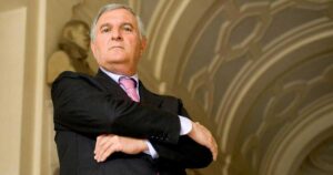 Pd Campania, il cupio dissolvi* di Vincenzo D’Anna*