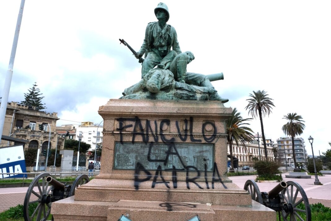 vandali-monumento-caduti-messina