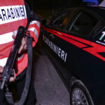 RECALE (CE). GENITORE NON ACCETTA CHE LA FIGLIA SEPARATA ABBIA UNA RELAZIONE CON UN ALTRO UOMO E TENTA DI ACCOLTELLARLA. 74ENNE ARRESTATO DAI CARABINIERI.