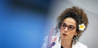 Iran, l’attivista Masih Alinejad: «Raisi ha assoldato killer per assassinarmi. Festeggio la sua morte: la leadership è nel caos» – L’intervista
