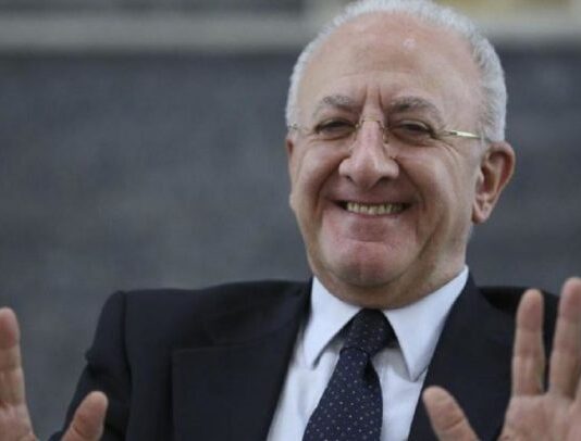 DE LUCA TER : ISS’ E’ PAPA, ISS’ E’ RE !!