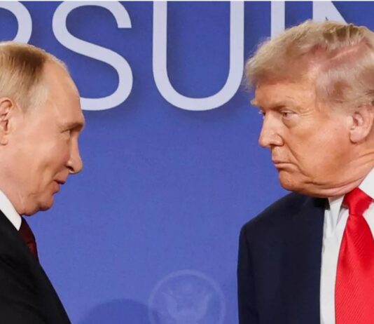 Trump-Putin, tappeto rosso e strette di mano: ma l’accordo sull’Ucraina non c’è